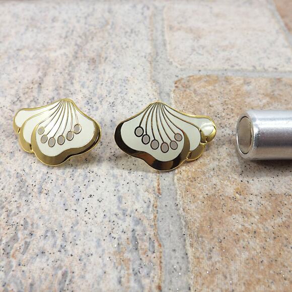 Laurel Burch "Le Fleur" Gold & White Post Earrings, Gold Plated, 1980s Vintage - Picture 6 of 10